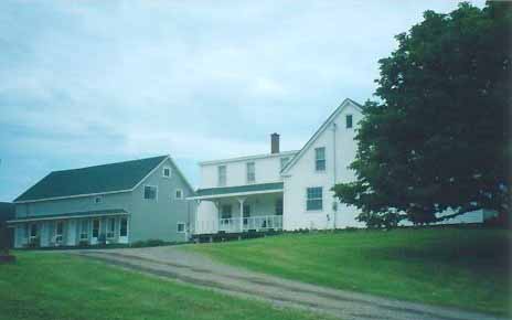 Accommodations on the Bay of Fundy next to Cape Chignecto Provincial Park and Wilderness Hiking Trails